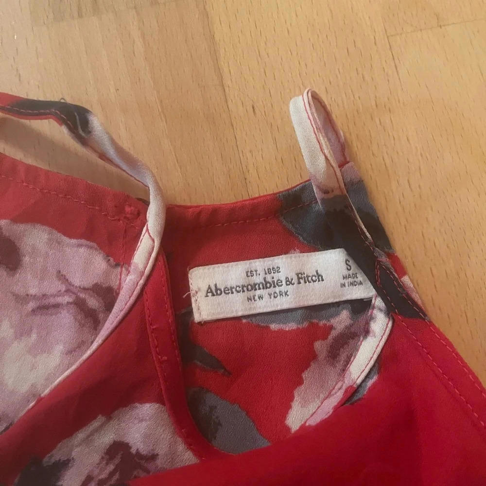 Abercrombie and Fitch floral tank - Picture 2 of 2